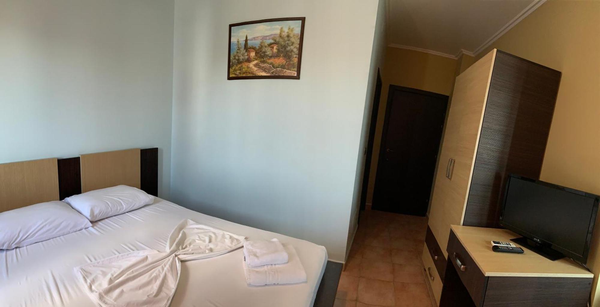 Hotel Dodona Sarandë Exteriör bild