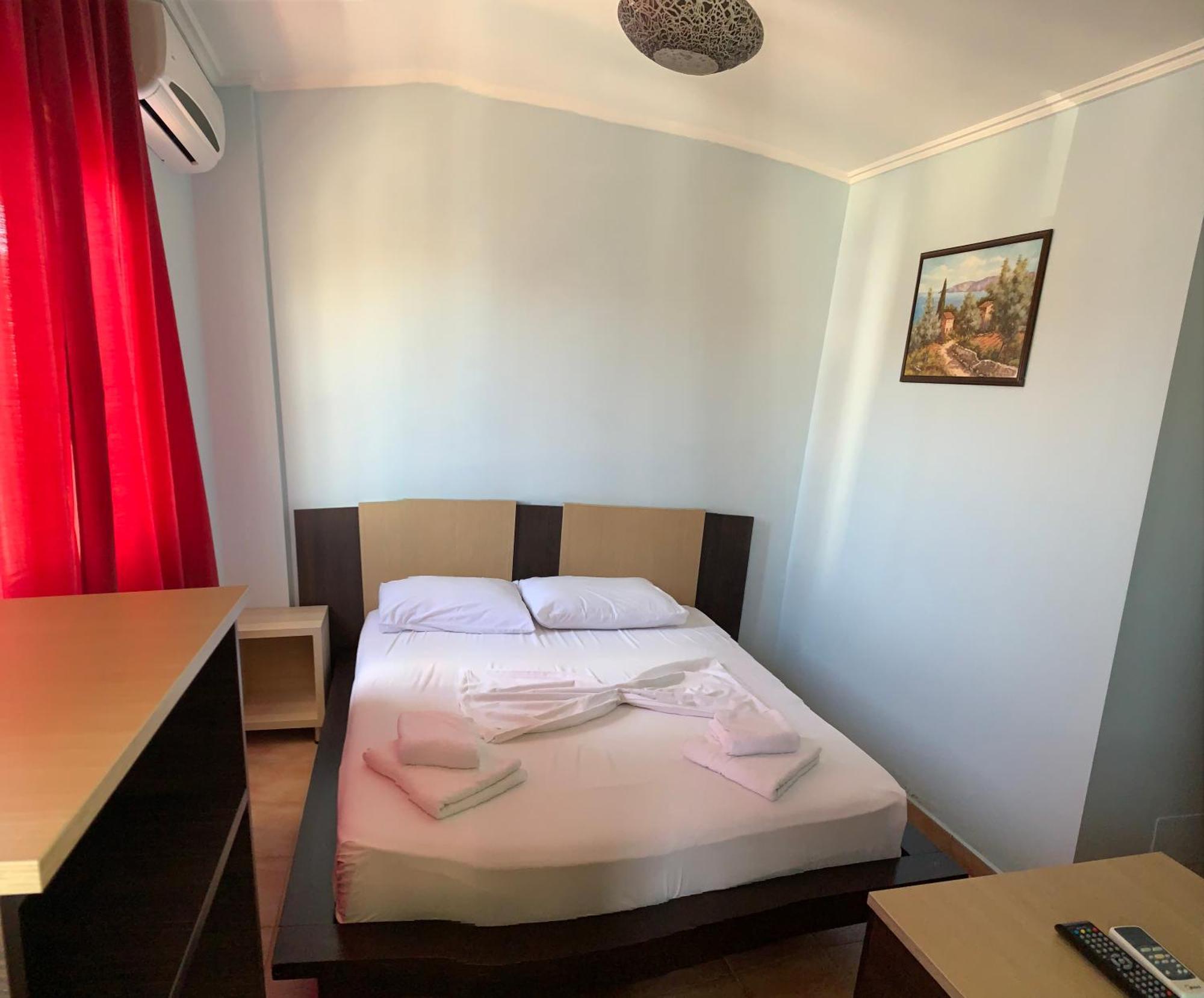 Hotel Dodona Sarandë Exteriör bild