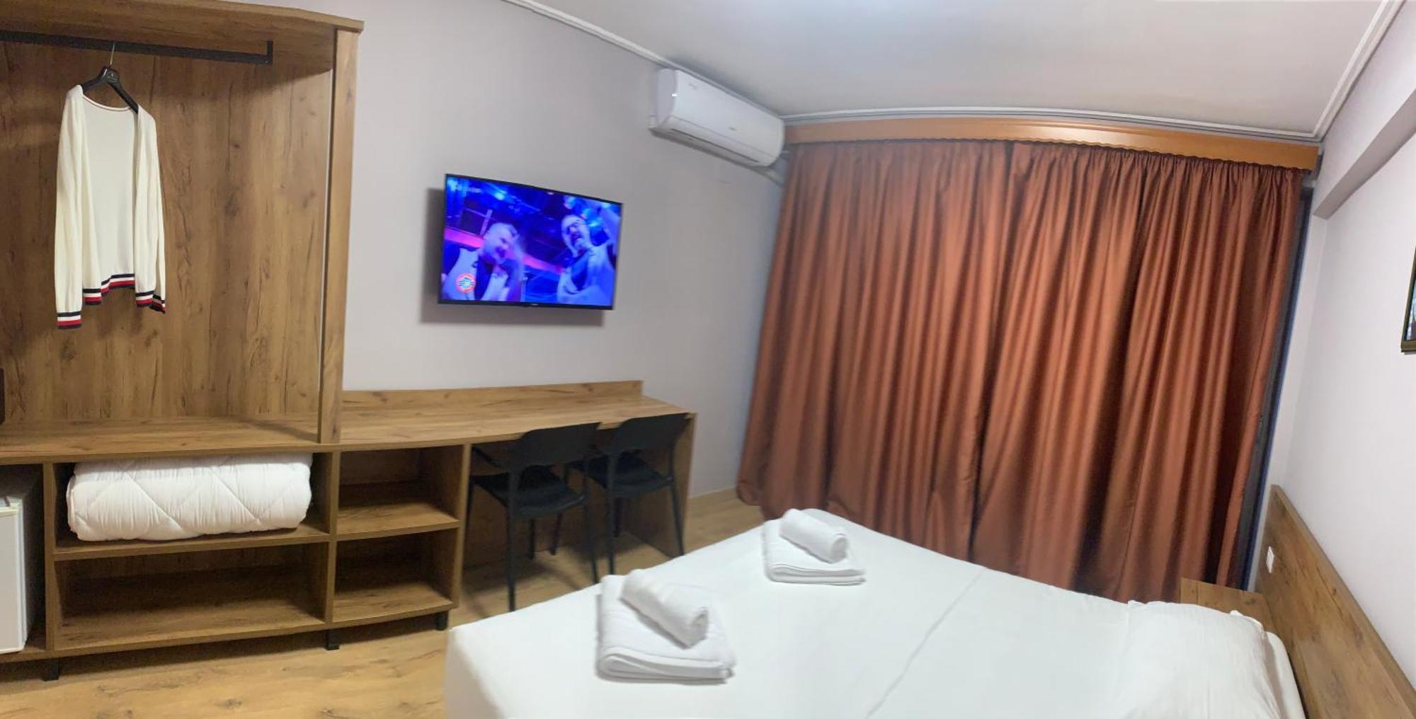 Hotel Dodona Sarandë Exteriör bild