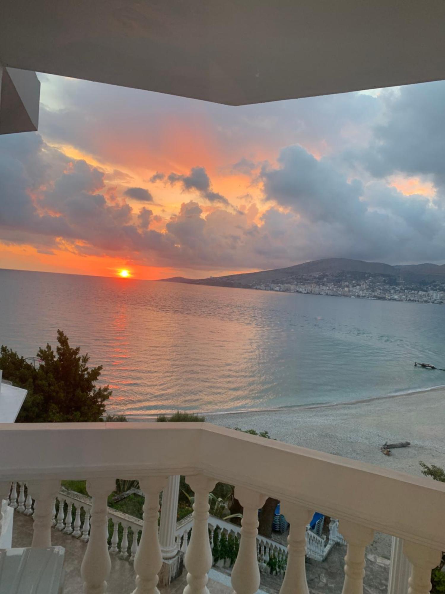 Hotel Dodona Sarandë Exteriör bild