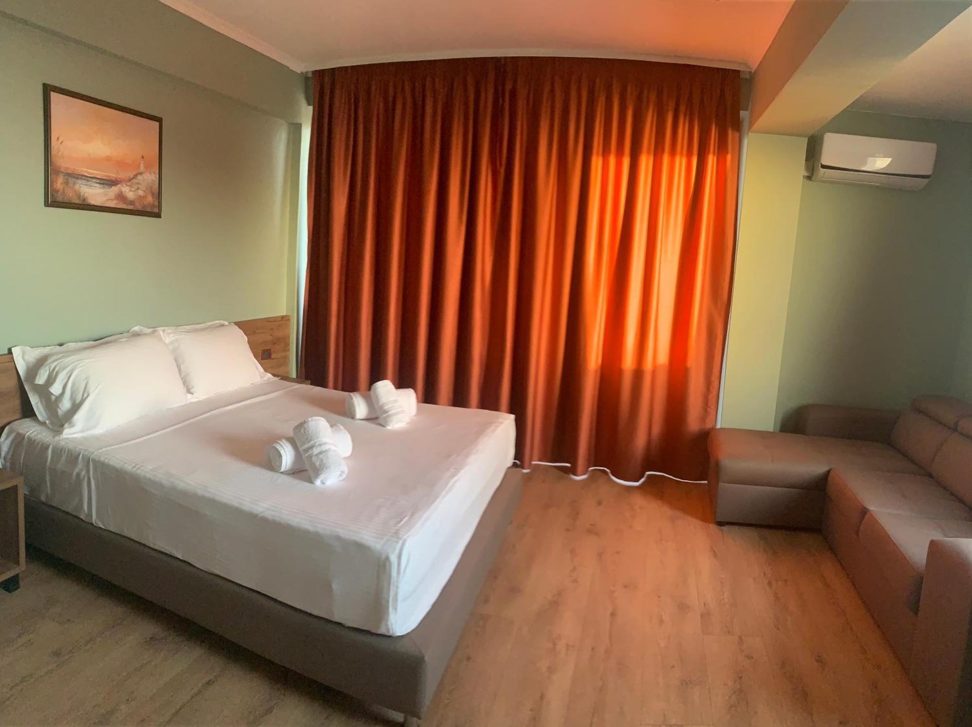Hotel Dodona Sarandë Exteriör bild