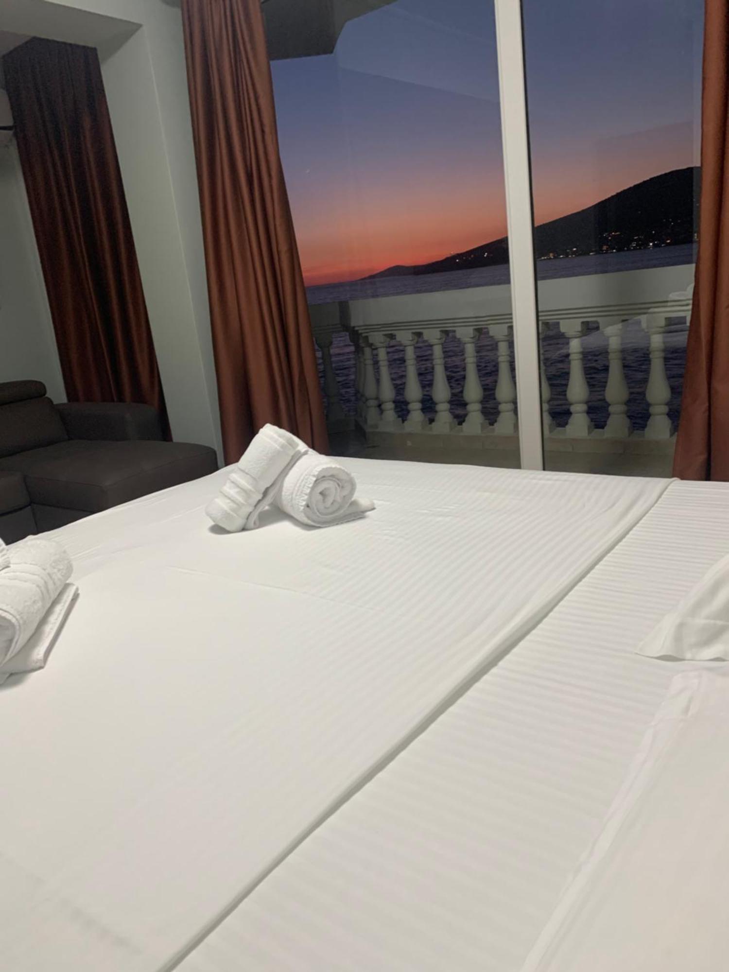 Hotel Dodona Sarandë Exteriör bild