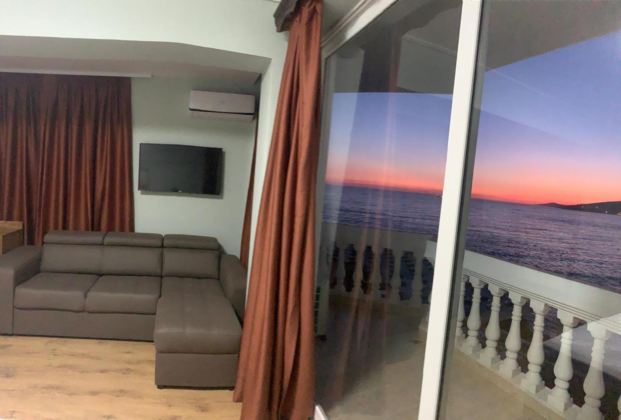 Hotel Dodona Sarandë Exteriör bild