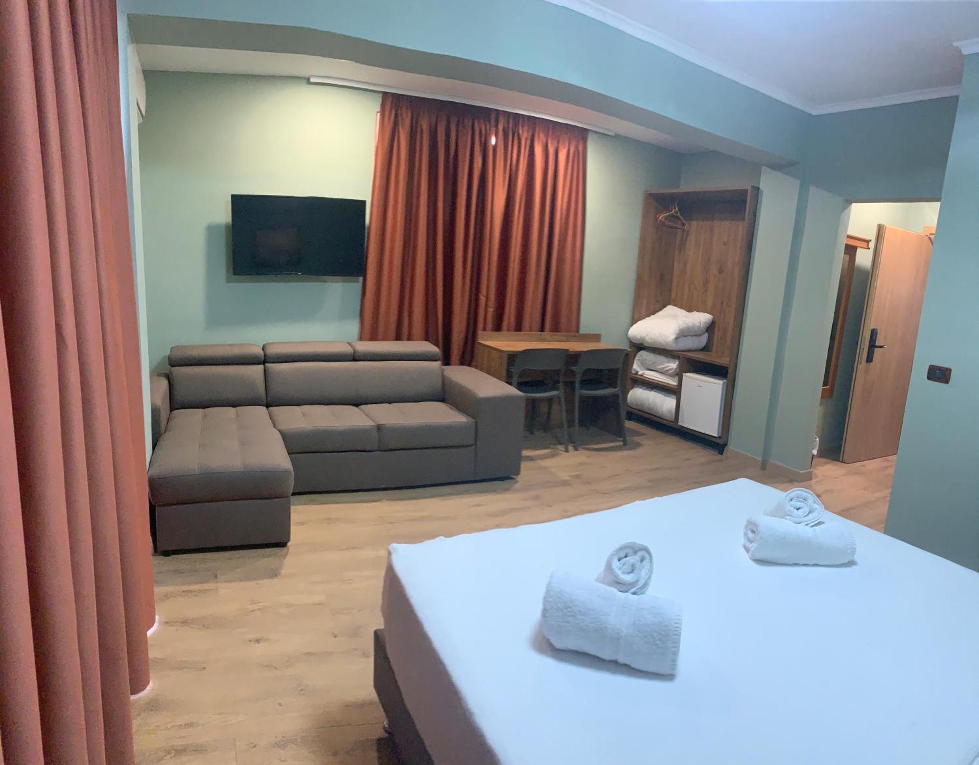 Hotel Dodona Sarandë Exteriör bild