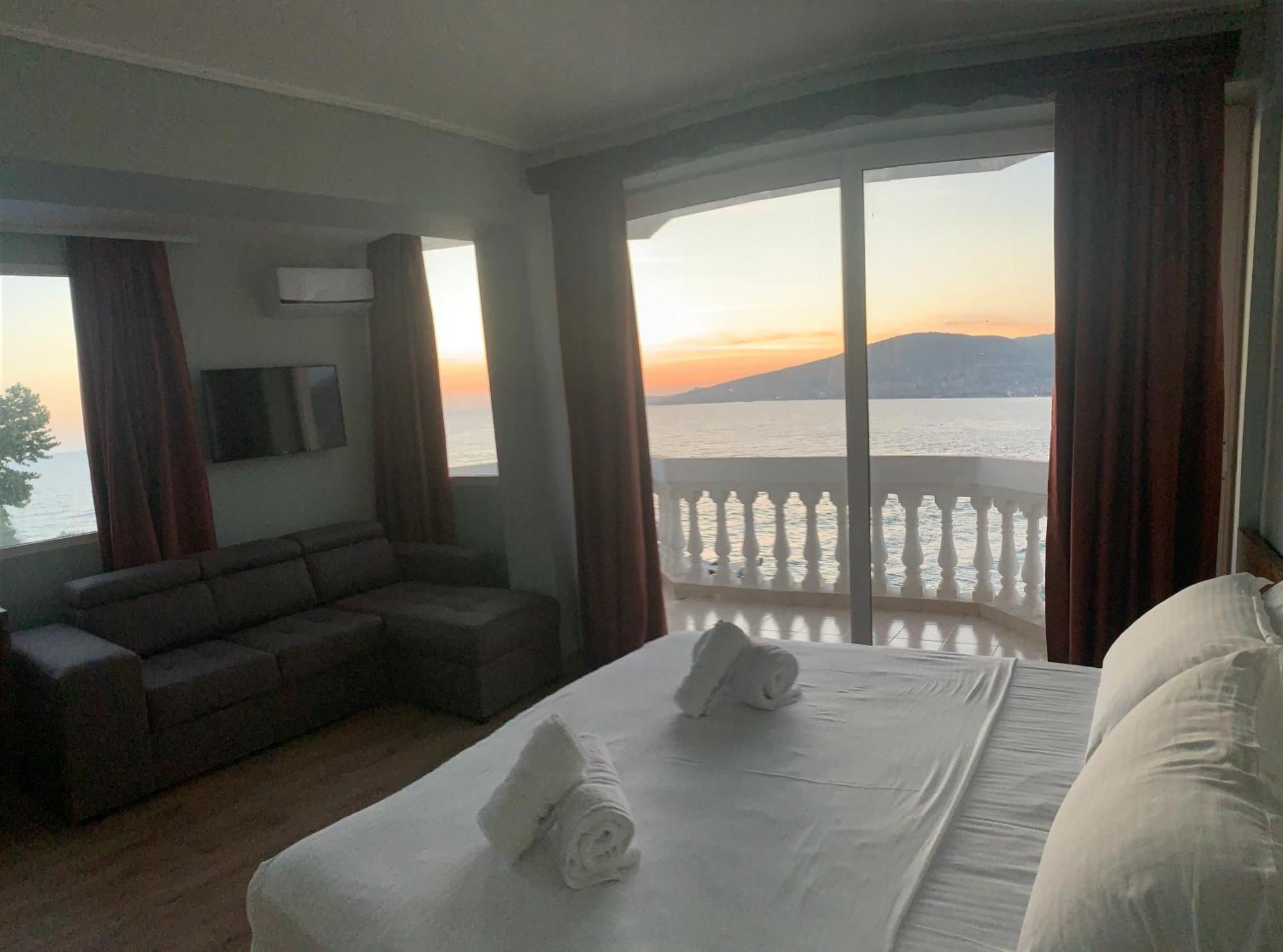 Hotel Dodona Sarandë Exteriör bild