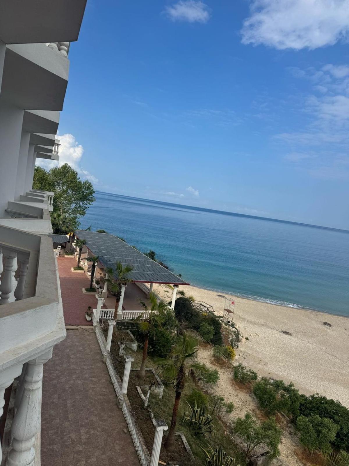 Hotel Dodona Sarandë Exteriör bild