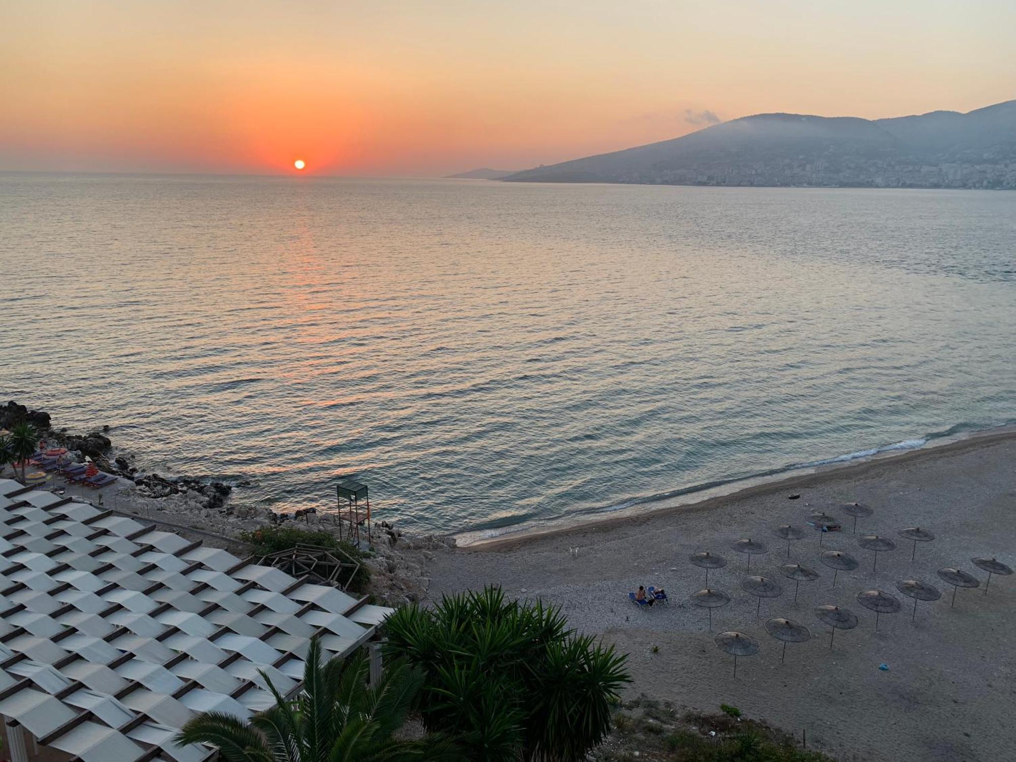 Hotel Dodona Sarandë Exteriör bild